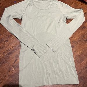 Lululemon Swiftly Tech Green Long Sleeve Top